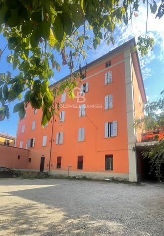 Bologna - Giardini Margherita Adjacencies Via Castiglione 66 sqm-Bright-New from Enterprise In the immediate vicinity of Porta Castiglione is for sale a 66 sqm flat undergoing complete renovation. It is placed on the third floor, entrance on small ha...