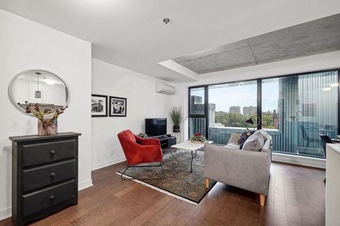 Superb condo on 2 floors in Côte-des-Neiges/Notre-Dame-de-Grâce 5 min. walk to Snowdon metro and several restaurants/shops. The unit measures 763 square feet over two floors and is located on the 3rd and 4th floors. The upper floor has an open concep...