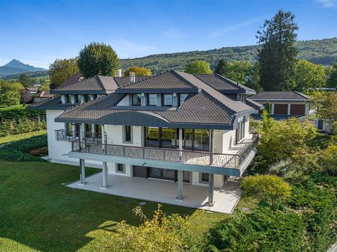 One of Evian's most beautiful newly-built architect-designed villas, offering panoramic views of the lake and surrounding mountains. Located on the French side of Lake Geneva, opposite Lausanne (30 minutes by boat) and just 1 hour from Geneva by car,...