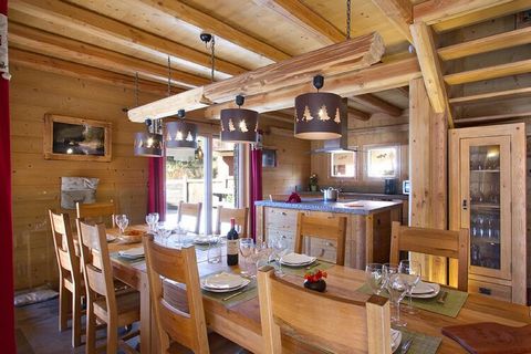 Das Chalet Le Prestige Lodge ist ein gemütliches und komfortables Chalet in der Nähe des Place de Venosc im Wintersportmekka Les Deux Alpes. Die grüne Piste endet ca. 200 m vom Chalet entfernt. Die Kabinenbahn „Du Diable