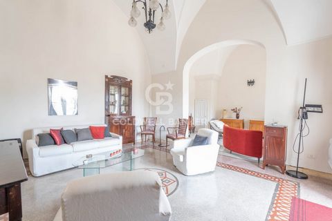PUGLIA - SALENTO - COCUMOLA In the heart of Cocumola, a charming village known for its dolmens and menhirs, we offer for sale a beautiful detached house of 160 m2 with the typical Salento charm and rear garden. At the entrance, the large and bright l...
