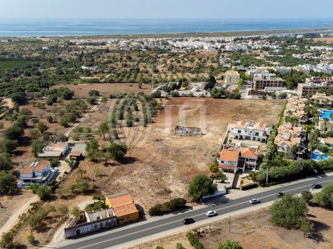 Land comprising two plots of 15,545 sqm, with Previous Information Request (PIP) approved by Tavira City Council, for a gated community, a few minutes from the beach, in Tavira, Algarve. Plot I, of 3,400 sqm and south-facing, foresees the constructio...