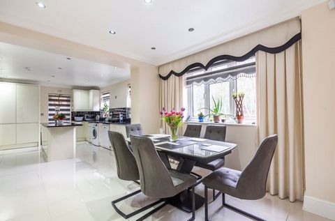 CHAIN FREE - SUPERB FAMILY HOME WITH FIVE BEDS AND FOUR BATHROOMS Frost Estate Agents are delighted to offer this beautifully presented extended and renovated family home found in a semi rural location of Caterham, the current vendors have significan...