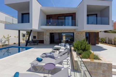 Luxury villa located in a quiet location near Rogoznica and one of the most beautiful marinas on the Adriatic. Rogoznica is a popular tourist destination with numerous restaurants, shops and natural pebble beaches. The gross living area of ​​the vill...