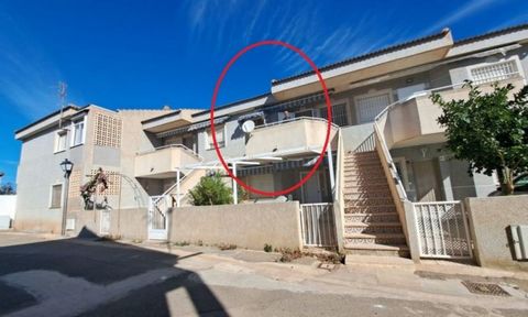 Top floor bungalow located in Santiago de la Ribera just 1 km from the beaches and 100 meters from the sports science field The house has 2 bedrooms, 1 bathroom, separate kitchen with access to a gallery, living/dining room with access to a front ter...