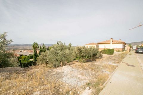 Urban plot in the exclusive La Moranja urbanization in Dúrcal. Urban plot in the exclusive La Moranja urbanization in Dúrcal, in the heart of the Lecrín Valley. Easy access from Granada Capital, meters from the town center. In a residential area, ver...
