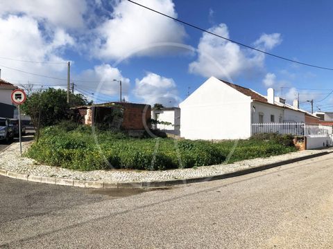 Excellent opportunity to acquire a plot of land in Outeiro de Polima, São Domingos de Rana, for the construction of a villa. With a building index of min. 50% of the total land area. Located in a quiet residential area, it offers the tranquility and ...