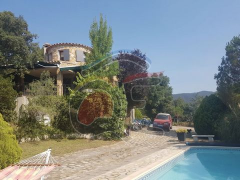 Attractive stone house in the quiet urbanization of Vall Repós, in Santa Cristina d'Aro. A short distance from the coast and the towns of sta Cristina d'Aro, Calonge and Platja d'Aro. The house was rehabilitated about 4 years ago completely, new kitc...