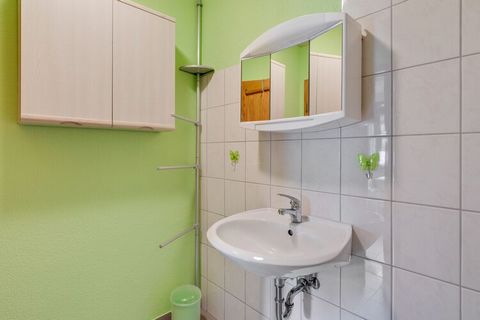 This is a cozy studio apartment for 2 people in the charming town of Warin in the Sternberg Lake District Nature Park. The lake is only 500 m away and is great for swimming. There's also a swimming area for dogs 2 km away. The area offers exciting sp...