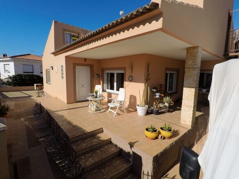 Beautiful villa is just a few minutes stroll to the beach in Los Urrutias, close to Los Alcazares on the Mar Menor. This area has a beautiful promenade and also just a few minutes walk to the centre of town where you have some shops, bars and restaur...