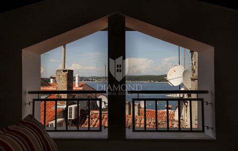 Location: Istarska županija, Rovinj, Rovinj. Istria, Rovinj, house in the very center with a large terrace and sea view In the very heart of the city, on the Rovinj peninsula, lies this stunning house with a magnificent 18m² terrace overlooking the s...