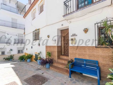 Townhouse in Árchez with 3 bedrooms, 2 bathrooms and a terrace.