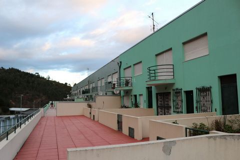 **Descubra o Seu Refúgio de Tranquilidade em Lustosa, Lousada** Apresentamos este encantador apartamento T2 em Lustosa, Lousada, com 75 m² de área útil. Localizado em uma região tranquila e acolhedora, este imóvel oferece o equilíbrio perfeito entre ...