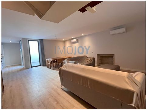 Discover this incredible 3 bedroom triplex flat, located in the heart of Porto, ideal for those looking for comfort, modernity and a privileged location. The property has: Private Terrace: A spacious terrace where you can relax and enjoy moments outd...