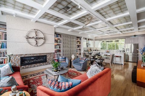 This unique home is featured in the April 2023 release of The Montecito Journal, The RIV magazine. Elegance, natural light, and serenity surround this peaceful and private compound in the heart of Hollywood's Media District. Gated and hedged, this ne...
