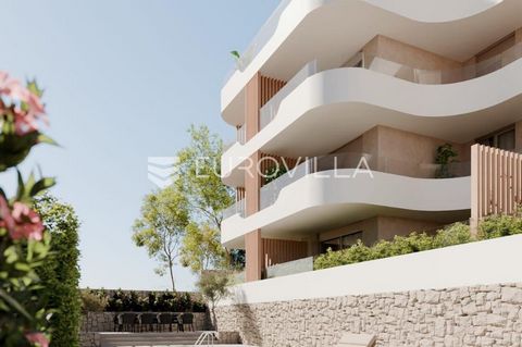 Primošten, S8-luxury apartment located on the second floor of a modern building, total area 88.86 m². This apartment perfectly combines elegance and functionality, it is ideal for a comfortable family life or as an investment. The apartment consists ...