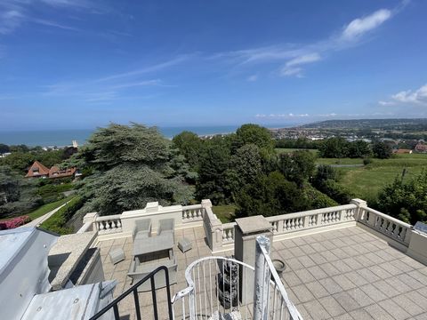 **** EXCLUSIVITE NORMANDY IMMOBILIER VILLERS-SUR-MER **** UNIQUE à VILLERS ! Au sein d'une Villa XIXème classée, quartier Belle Époque, au deuxième et dernier étage de la Villa, fantastique appartement duplex de 36 m2 entièrement rénové bénéficiant d...