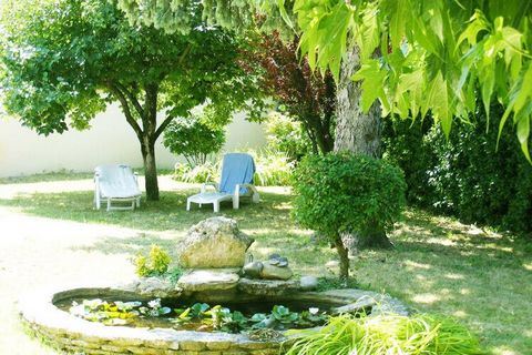 Maison de vacances confortable avec 2 chambres, balcon et chambre d'enfants, piscine, terrasse avec un grand jardin. Possibilités de shopping à pied.