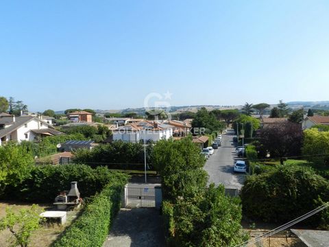 Anguillara Sabazia, a pochi minuti dal Centro si propone in vendita in piccola palazzina senza condominio, un appartamento mansardato posto al piano secondo ed ultimo, composto da un ampio ingresso, soggiorno, cucina abitabile, disimpegno, due camere...