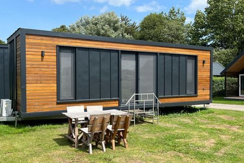 Dieses gemütliche Tiny House ist praktisch eingerichtet und verfügt über ein separates Schlafzimmer. Die Kochnische ist mit den modernsten Annehmlichkeiten ausgestattet und eignet sich daher ideal für die Zubereitung einer köstlichen Mahlzeit. Besond...