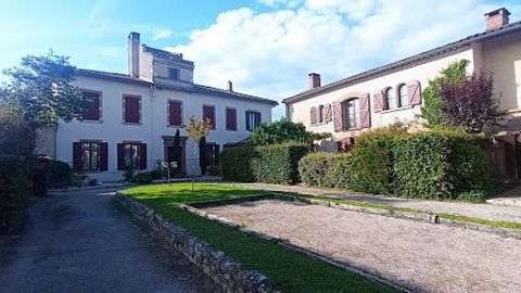 Venez découvrir cette charmante maison de 99 m2 située dans un hameau de Gaillac à 5 mn du centre ville. D'une superficie de 99 m2 habitable elle dispose au rdc d'une cuisine équipé, d'un salon et d'un premier WC. A l'étage, vous serez séduit par ses...