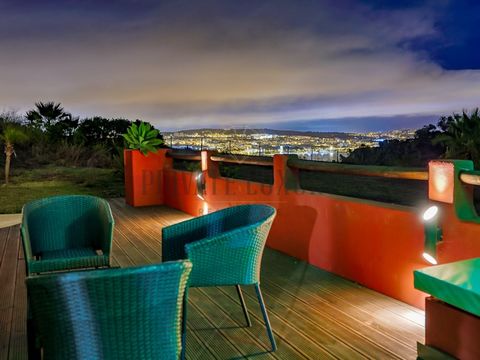 A Unique Opportunity with Unlimited Potential presenting a lucrative investment opportunity Discover the perfect blend of countryside serenity and city proximity with breathtaking views of the Tejo River. This stunning villa, located in Trafaria just...