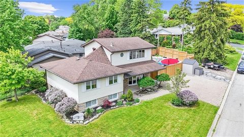 Nestled in the prestigious neighborhood of Pleasant Valley, Dundas, this 4-bedroom, 3 full bath home awaits its next lucky owners. The kitchen, newly updated, flows seamlessly into the formal dining room, where a servery window allows you to effortle...