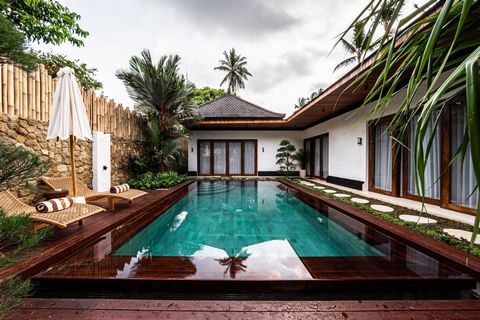 Villa arredata in stile balinese. Villa immersa nella natura, a 5 minuti dalla spiaggia di Batu Belig. Pronto a trasferirsi. Infrastruttura: - Piscina all'aperto - Camera per non fumatori - Wi-Fi gratuito -Condizionatore - Pulizia giornaliera -Terraz...