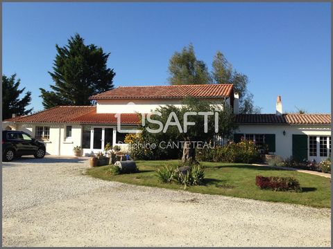 For the SAFTI real estate network, Delphine Canteteau offers you this beautiful property located in a green setting. The main house consists on the ground floor of a kitchen open to a living room/lounge. A pantry, an office, a shower room and a separ...