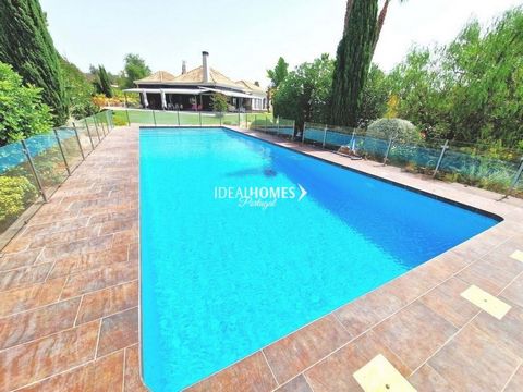 Splendid Farm with single storey V4+1 house of 371.15m2 and annex T2, with heated swimming pool, set in a plot of land of about 7,300sqm with magnificent garden, vegetable garden and excellent swimming pool of 80sqm. The design of this house had grea...