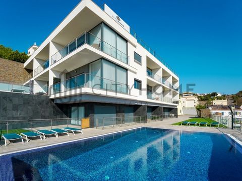 Appartement moderne avec 2 chambres, dans les dernières étapes de la construction et des finitions, décoré avec goût et raffinement, inséré dans une copropriété, avec une superbe vue sur la mer et la marina d'Albufeira, à proximité de toutes les comm...