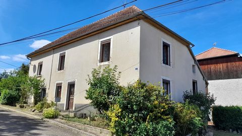 Dans un village proche de Villersexel, maison d'environ 170 m². Elle est composée d'une cuisine, d'un salon/séjour, de 6 chambres et d'une salle d'eau. De nombreuses possibilités d'aménagements peuvent être réalisées. Chauffage fioul et ballon d'eau ...