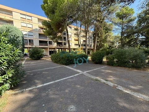 Venez visiter ce joli appartement 3 pièces situé sur le quartier villeneuve dans une résidence arborée sécurisée. Au 4ème et dernier étage sans acsenseur, ce bien comprend un salon/séjour lumineux de part son exposition sud donnant accès sur un balco...