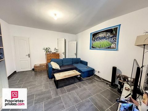 RIANS proche Cadarache Iter, 35 km d'AIX en pce. Au coeur du village, Appartement T 1/2 au 1 er étage 33 M² comprenant salon séjour cuisine, salle d'eau, wc, double vitrage. Belles prestations. Idéal primo accédant ou Investissement locatif 460 euros...