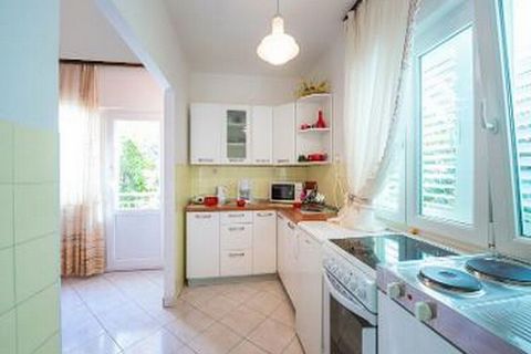 Holiday Home Lido is situated in Orebić, a port town located on the Pelješac peninsula on the Dalmatian coast. Luggage storage before check in and after check out are available so that you can explore the place a bit more before departure. Free priva...