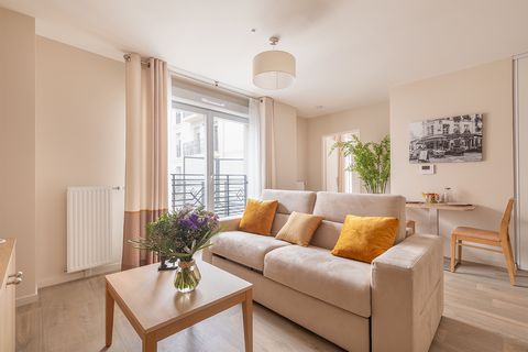 Grand appartement contemporain au sein d'une résidence neuve et sécurisée. L'emplacement, idéal au centre de la ville, permet un accès rapide à Paris. Appréciez un espace de vie contemporain avec un grand salon / salle à manger, une cuisine entièreme...