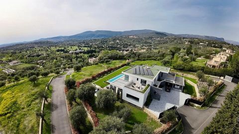 Opio – Zu verkaufen – Luxuriöses modernes Haus – 5 Schlafzimmer – Swimmingpool Dieses luxuriöse, moderne Haus liegt im herrlichen Dorf Opio in Frankreich und bietet ein außergewöhnliches Wohnumfeld. Mit seinen 5 Schlafzimmern, seinem Swimmingpool und...