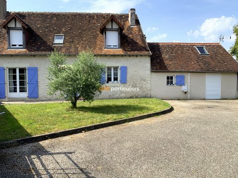 Jolie maison ancienne aux pierres apparentes située dans un quartier calme offrant une vue dégagée sur Vendôme. La maison propose en son RDC : une entrée donnant sur le salon séjour avec cheminée, une cuisine aménagée, buanderie, annexe avec 2ème sal...