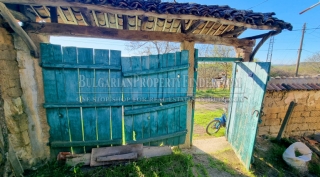 Price: €23.600,00 District: Gabrovo Category: House Plot Size: 1000 sq.m. Location: Countryside Nestled on the top of a hill in the cozy village of Varbovka, this traditional Bulgarian house is your perfect escape. Fully furnished and ready to move i...