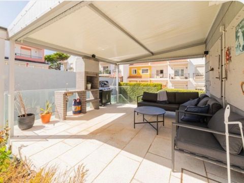 Fantástica villa en impecable estado, ubicada en Alto dos Gaios, en una zona tranquila y residencial, cerca de muchas zonas verdes, supermercado nuevo, acogedores restaurantes locales y también muy fácil acceso a la autopista A5. Esta villa muy moder...