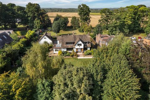 THE WOODLANDS Originally constructed in the late 1950’s and coming to the market for the first time in 20 years, The Woodlands presents a fantastic opportunity to acquire a stunning traditional home set within the most glorious of landscaped grounds ...