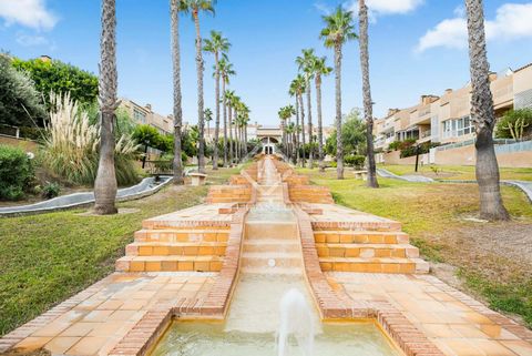 This property is in Cabo de las Huertas, facing the sea, enjoying the wonderful views: a premium, quiet place, perfect to live all year round, very close to the endless beaches of San Juan, perfect area to have a walk every morning and enjoy the Medi...