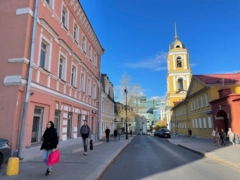 Великолепный особняк.В шаговой доступности: м. Трубная, м. Кузнецкий Мост, ЦУМ, Неглинная плаза. 1-я линия домов. В зоне высокого пешеходного и автомобильного трафика, по внутренней стороне Садового кольца, исторический район города с пешей доступнос...