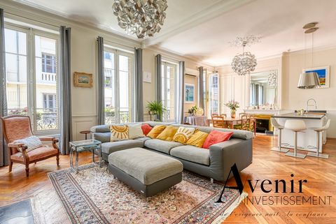 A la limite du 3ème et du 6ème arrondissement de Lyon, Avenir Investissement vous propose ce magnifique appartement de 116m2 situé dans un bel immeuble ancien avec ascenseur. Ce bien de caractère se compose d'une spacieuse et lumineuse pièce de vie c...