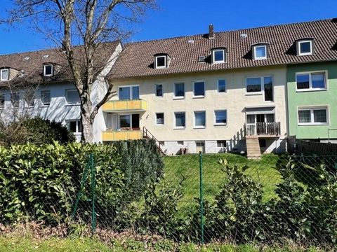 Dieses großzügige 5-Familienhaus wurde ca. 1958 voll unterkellert auf einem 585 m² großen Grundstück erbaut. Alle Wohnung sind langfristig vermietet und bieten je 3.5 Zimmer auf ca. 56 m² Wohnfläche inkl. Balkon und Garten im EG und im 1.OG Rechts. A...