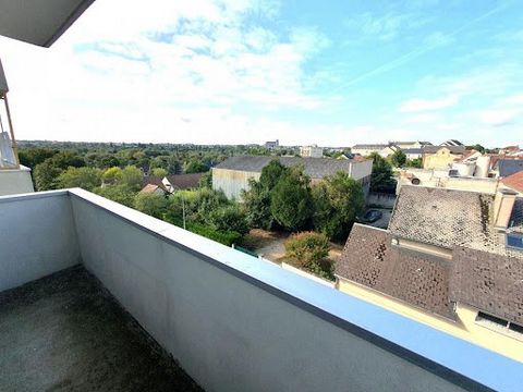 A Bourges (18000) secteur Gare/Turly. GARANTIE UN AN! Idéal investisseurs ou 1er achat! Dans une résidence sécurisée avec gardien, interphone et ascenseur, appartement lumineux situé au 4ème étage avec un balcon offrant une belle vue sur la Cathédral...