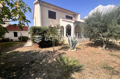 For sale is a beautiful and functional terraced house, located in a side street, only a kilometer from the sea and the first beaches. The total area is 275.50 m2, and it extends over 530 m2 of land. It consists of a basement, ground floor and first f...