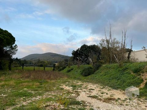à 10 minutes à l'est de Montélimar, , terrain de 606 m2