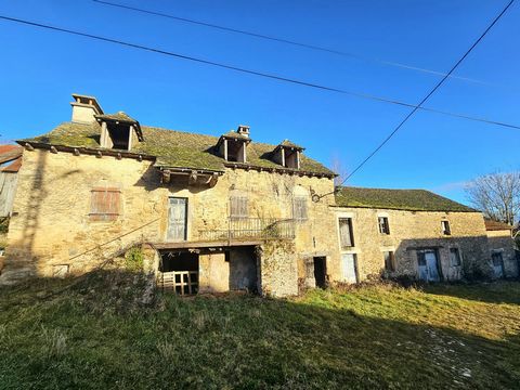 Corps de ferme à rénover avec son terrain de plus d'un hectare !