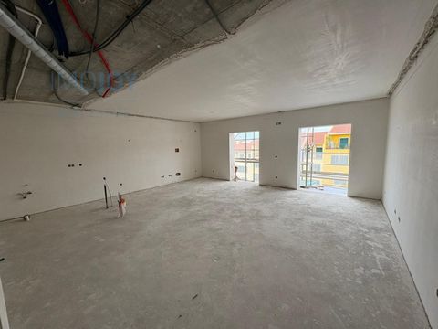 Fantástico apartamento T2 na Ericeira Apartamento T2 no 1º Andar, de um prédio em construção com elevador, na Ericeira Situado a poucos minutos do Centro da Ericeira e das praias, com todo o tipo de serviços e comércio Área útil de 86 m2 Conclusão da...